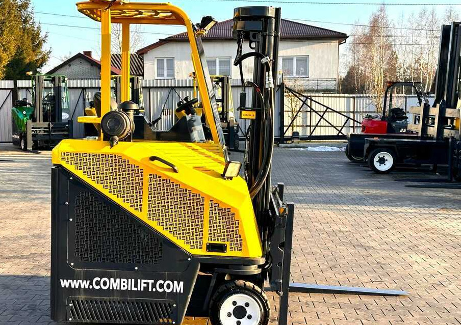 Combilift C3000CB / LPG / TRIPLEX - 4900MM / LPG / FREE LIFT / POSITIONER / FORK SIDE SHIFT / ONLY 7454 MTH / LIKE NEW - Четырехсторонний погрузчик: фото 5 Combilift C3000CB / LPG / TRIPLEX - 4900MM / LPG / FREE LIFT / POSITIONER / FORK SIDE SHIFT / ONLY 7454 MTH / LIKE NEW - Четырехсторонний погрузчик: фото 5