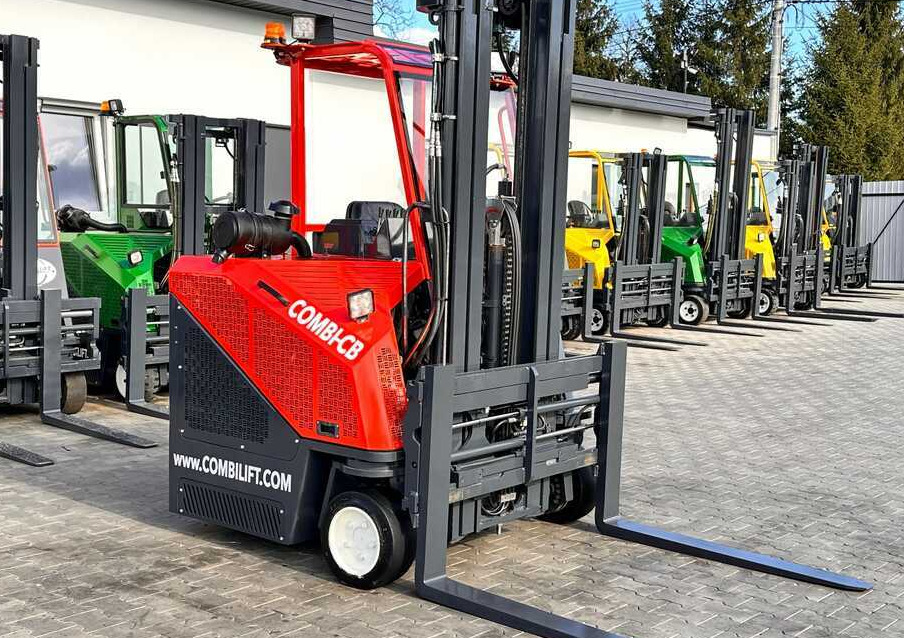 Combilift C3000CB / LPG / TRIPLEX / 5500MM / FREE LIFT / SIDE SHIFT + FORK POSITIONER / LIKE NEW - Четырехсторонний погрузчик: фото 4 Combilift C3000CB / LPG / TRIPLEX / 5500MM / FREE LIFT / SIDE SHIFT + FORK POSITIONER / LIKE NEW - Четырехсторонний погрузчик: фото 4