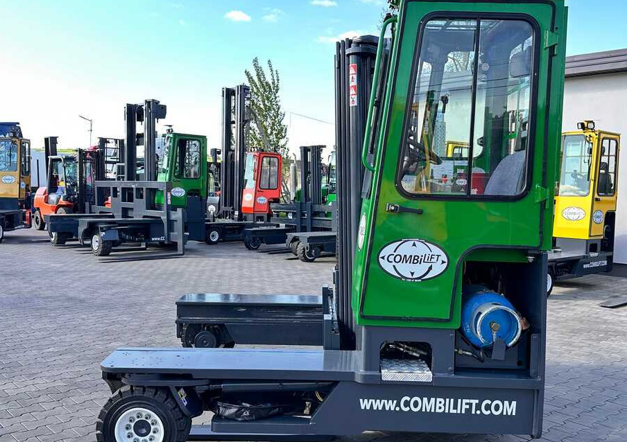 Combilift C4000 / TRIPLEX / 4900MM / GAS / FREE LIFT / FORK SIDE SHIFT / LIKE NEW - Четырехсторонний погрузчик: фото 2 Combilift C4000 / TRIPLEX / 4900MM / GAS / FREE LIFT / FORK SIDE SHIFT / LIKE NEW - Четырехсторонний погрузчик: фото 2