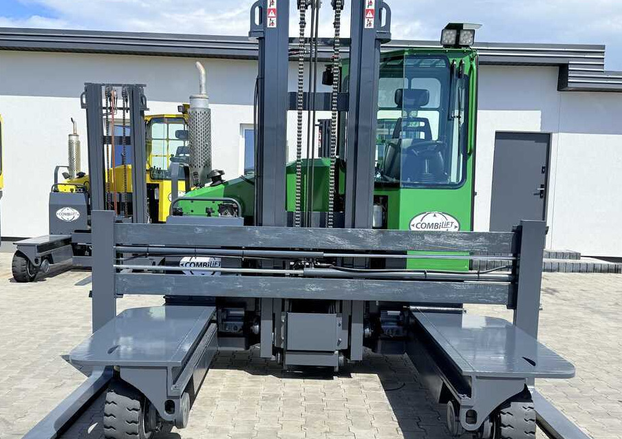 Combilift C4500 / DIESEL / DUPLEX - 4000MM / WIDE FORK POSITIONER 3150MM / FULL HEATED CABIN / ONLY 4859 HOURS / CONDITION – LIKE NEW! - Четырехсторонний погрузчик: фото 4 Combilift C4500 / DIESEL / DUPLEX - 4000MM / WIDE FORK POSITIONER 3150MM / FULL HEATED CABIN / ONLY 4859 HOURS / CONDITION – LIKE NEW! - Четырехсторонний погрузчик: фото 4