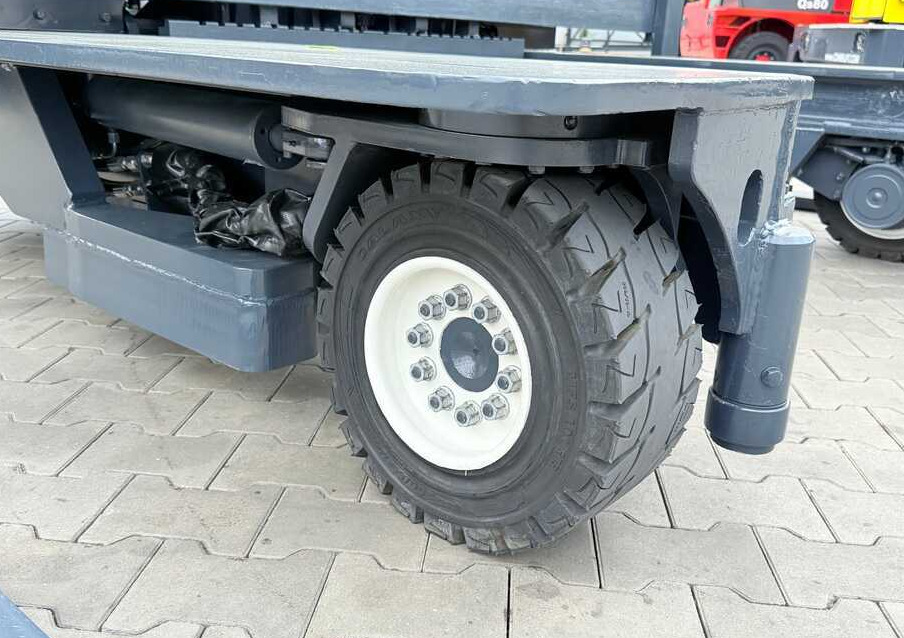 Combilift C5000 / TRIPLEX 7500MM / WIDE FORK POSITIONER / FREE LIFT / NEW TYRES / HEATED CABIN - Четырехсторонний погрузчик: фото 5 Combilift C5000 / TRIPLEX 7500MM / WIDE FORK POSITIONER / FREE LIFT / NEW TYRES / HEATED CABIN - Четырехсторонний погрузчик: фото 5