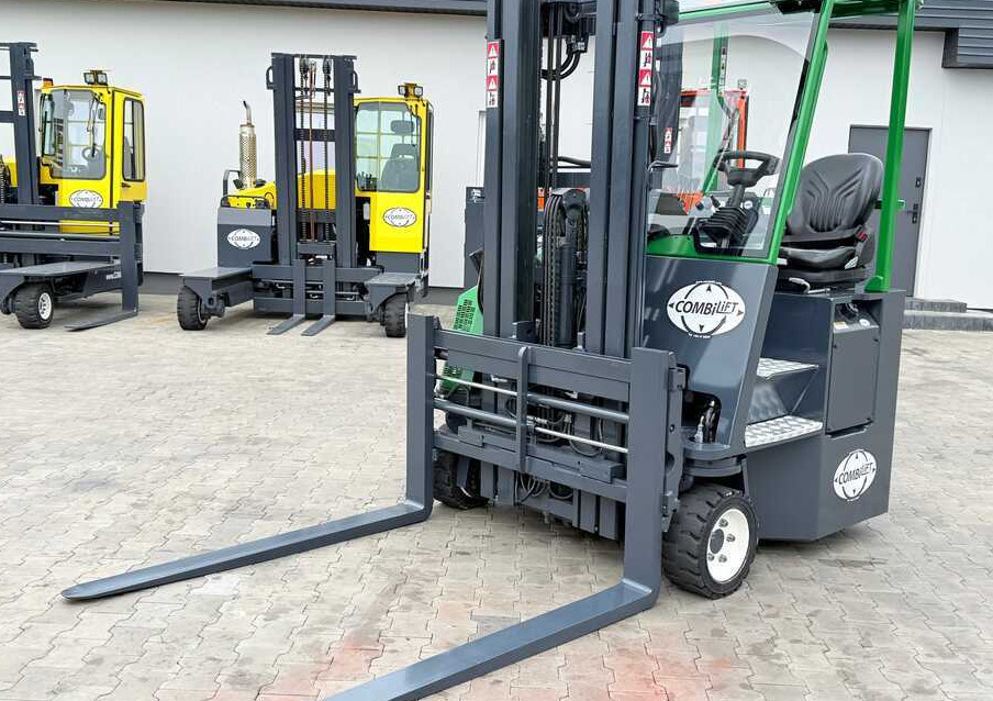 Combilift CB3000 / DIESEL / TRIPLEX 4900MM / FREE LIFT / SIDESHIFT / FORK POSITIONER / 1500MM FORKS / LIKE NEW - Четырехсторонний погрузчик: фото 2 Combilift CB3000 / DIESEL / TRIPLEX 4900MM / FREE LIFT / SIDESHIFT / FORK POSITIONER / 1500MM FORKS / LIKE NEW - Четырехсторонний погрузчик: фото 2