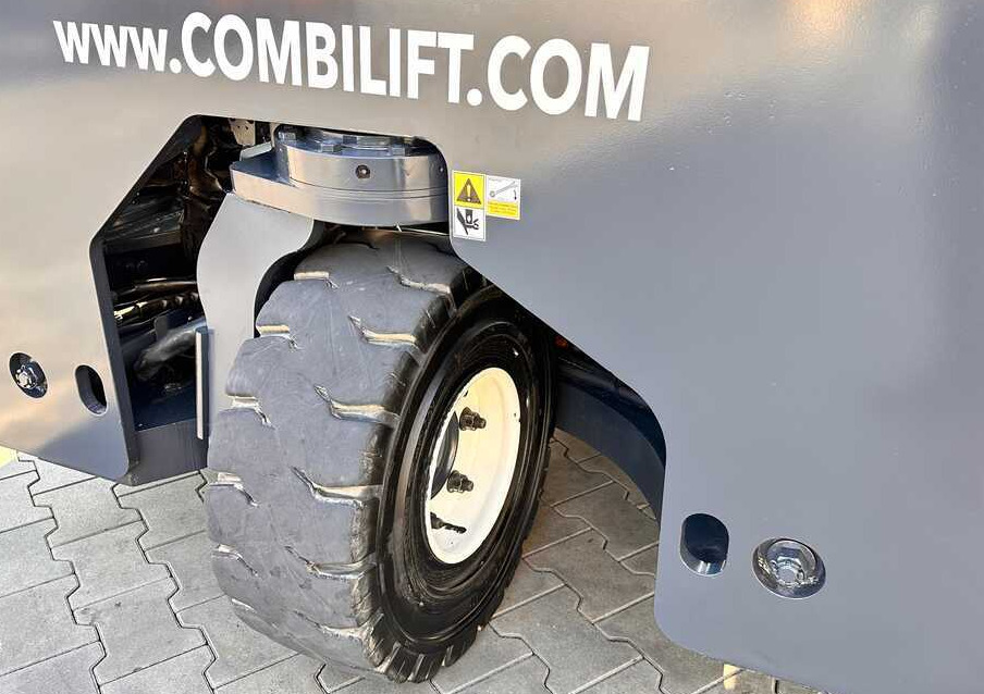 Четырехсторонний погрузчик Combilift COMBILIFT C4000 – TRIPLEX 9300 mm – Year 2017 – GAS – FREE LIFT – FORK SIDE SHIFT – CONDITION 5/5: фото 8