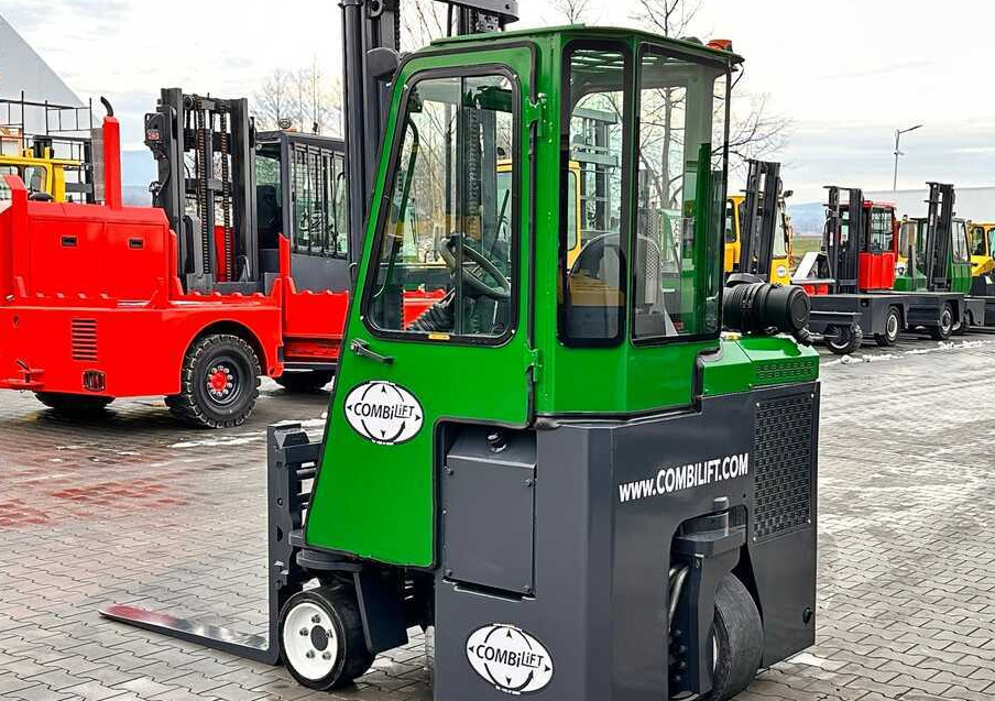Combilift Combilift C3000CB - DUPLEX 4000mm - Year 2015 - / CABIN - HEATING / ONLY 6546 MTH / EXCELLENT CONDITION / LIKE NEW! - Четырехсторонний погрузчик: фото 4 Combilift Combilift C3000CB - DUPLEX 4000mm - Year 2015 - / CABIN - HEATING / ONLY 6546 MTH / EXCELLENT CONDITION / LIKE NEW! - Четырехсторонний погрузчик: фото 4