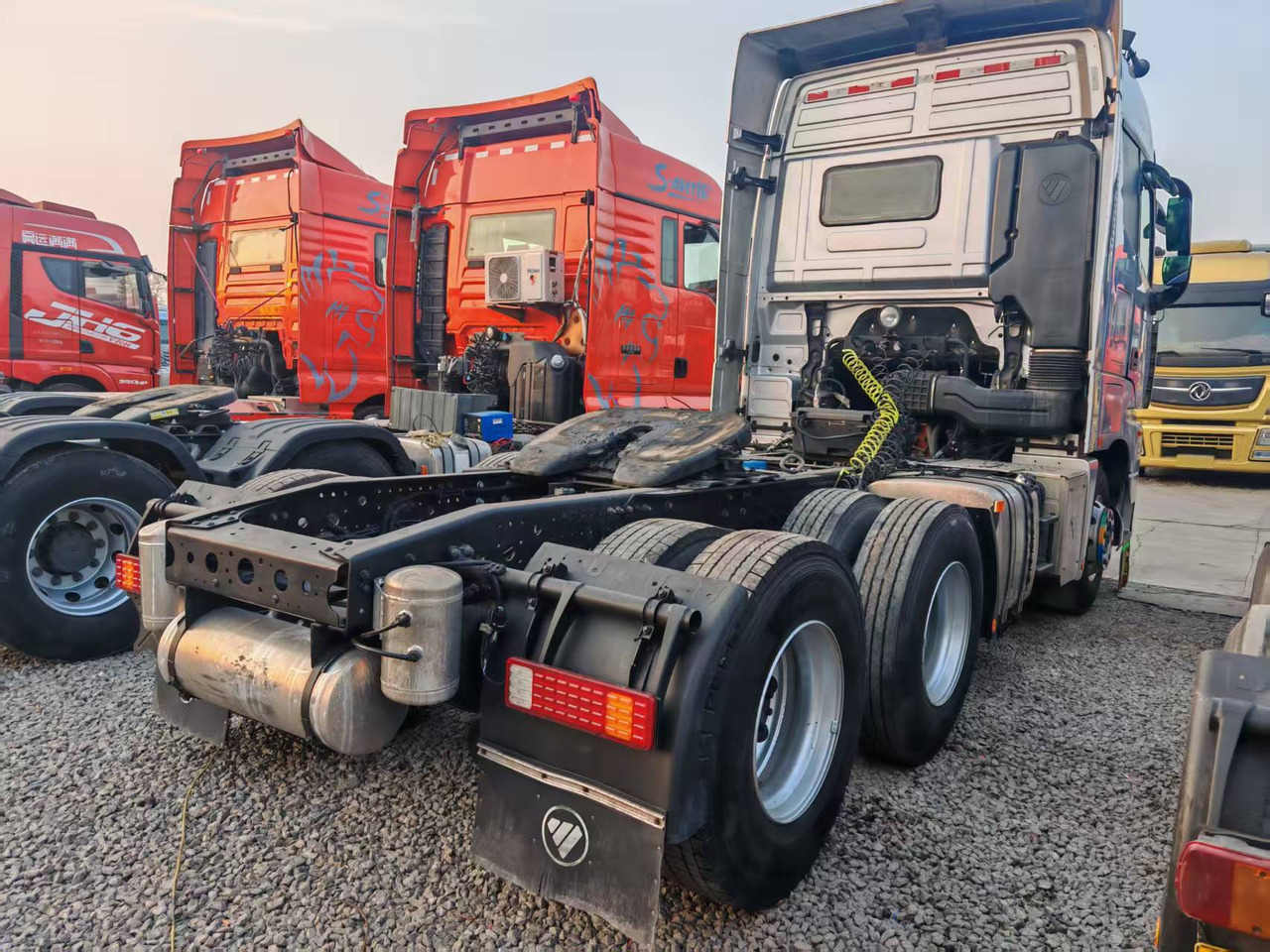 AUMAN 560HP - Самосвальный полуприцеп: фото 4 AUMAN 560HP - Самосвальный полуприцеп: фото 4