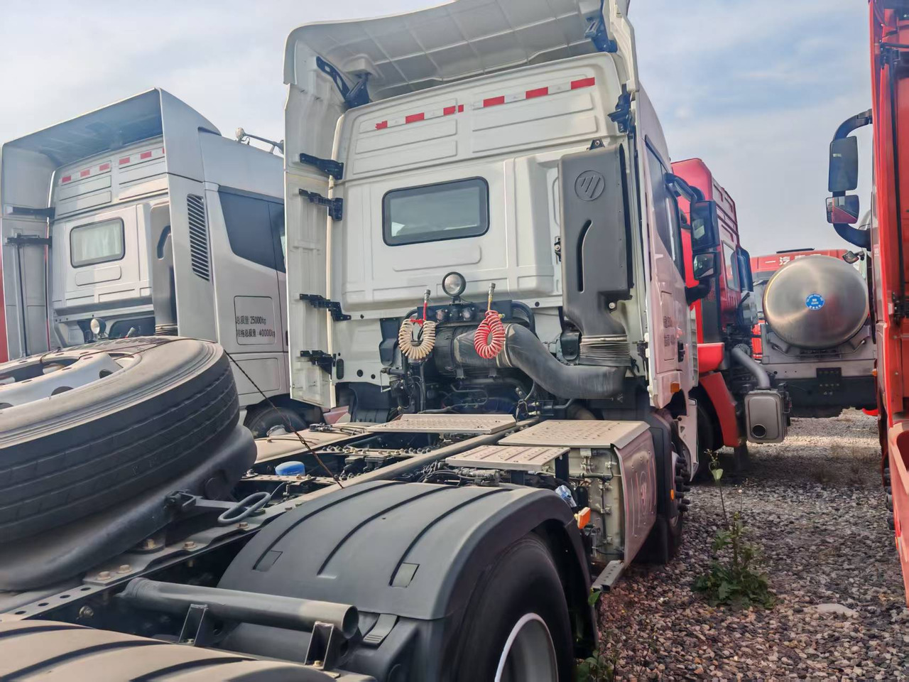 Auman 6×4 - Самосвальный полуприцеп: фото 4 Auman 6×4 - Самосвальный полуприцеп: фото 4