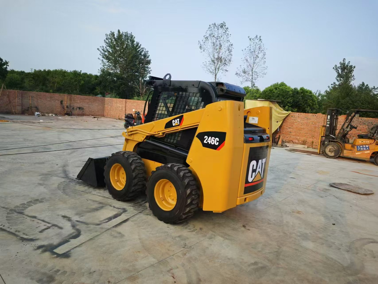 CATERPILLAR 246C - Мини-погрузчик с бортовым поворотом: фото 2 CATERPILLAR 246C - Мини-погрузчик с бортовым поворотом: фото 2