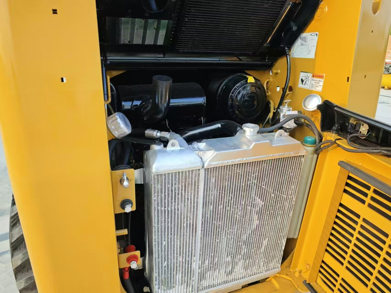 CATERPILLAR 246C - Мини-погрузчик с бортовым поворотом: фото 5 CATERPILLAR 246C - Мини-погрузчик с бортовым поворотом: фото 5