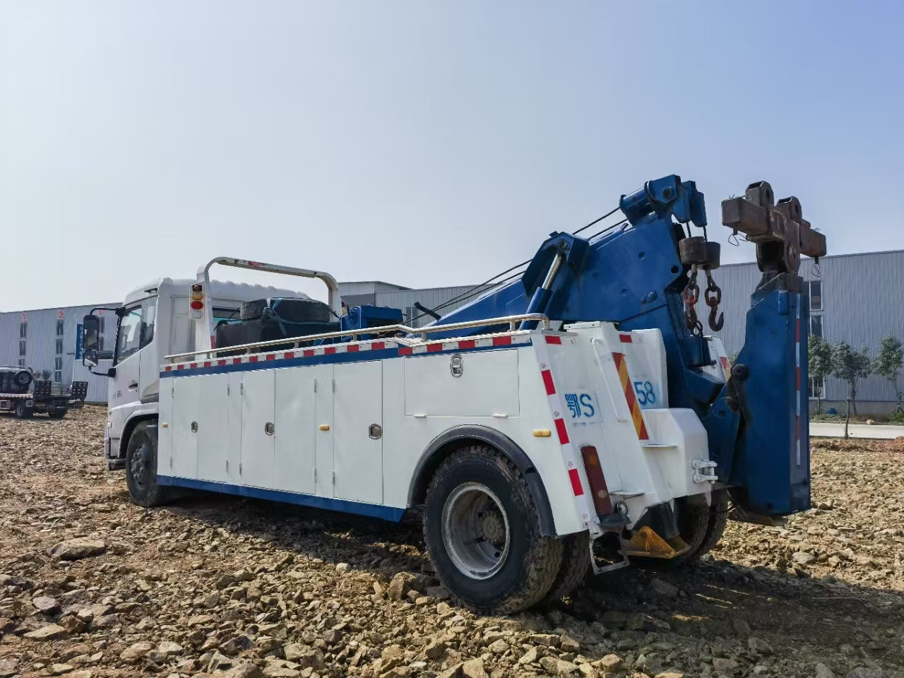 DONGFENG 4×2,12tons - Эвакуатор: фото 3 DONGFENG 4×2,12tons - Эвакуатор: фото 3