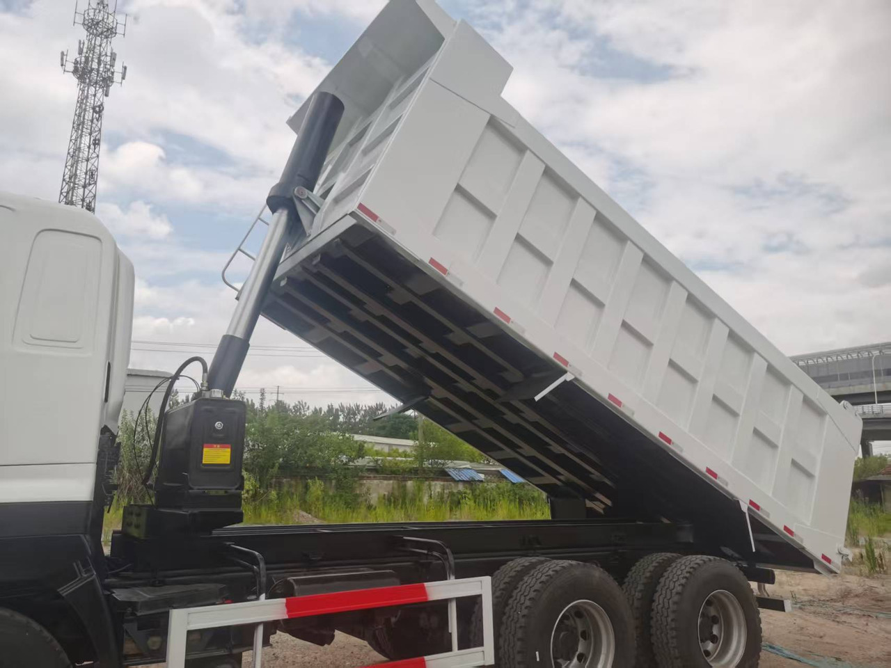 HINO 6×4,10 wheels - Самосвал: фото 1 HINO 6×4,10 wheels - Самосвал: фото 1