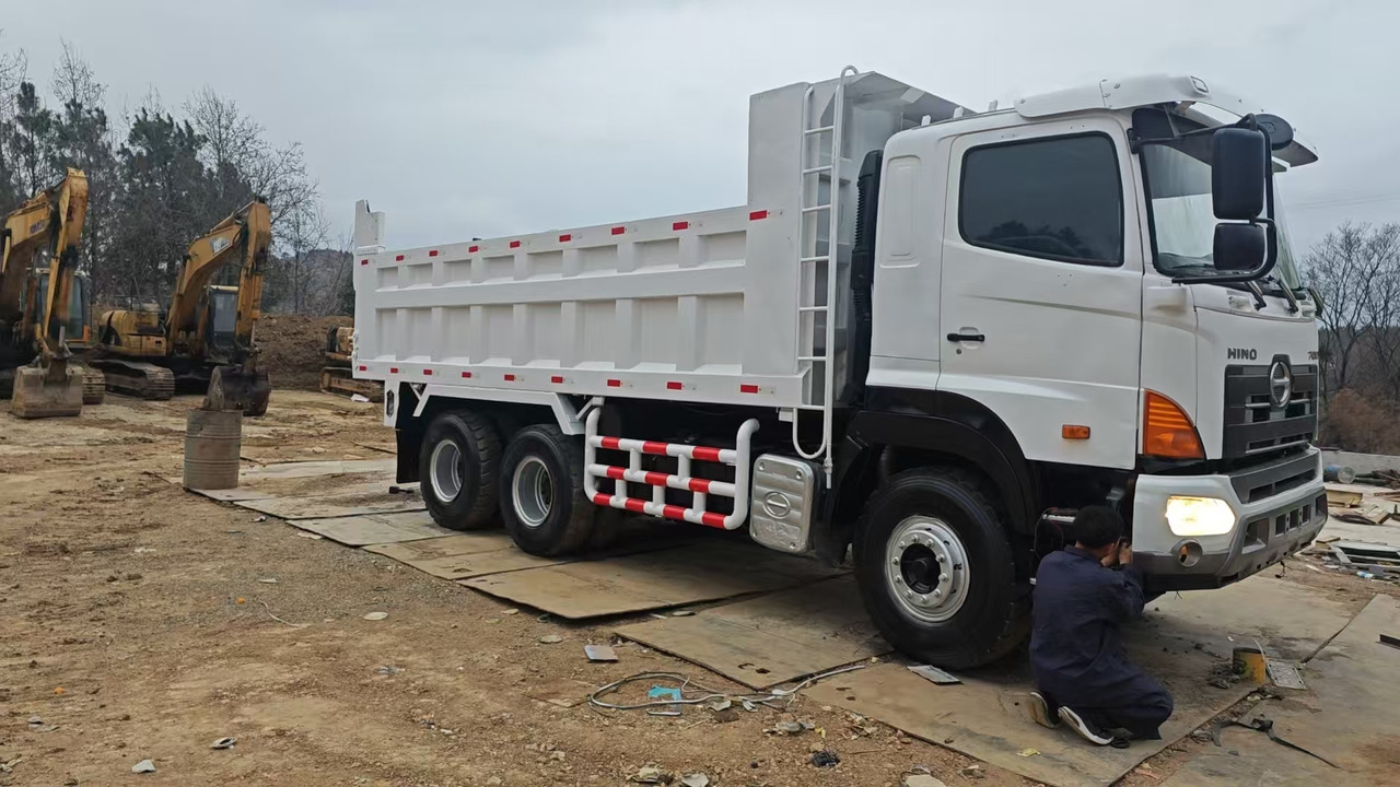 HINO HINO 700 - Самосвал: фото 3 HINO HINO 700 - Самосвал: фото 3