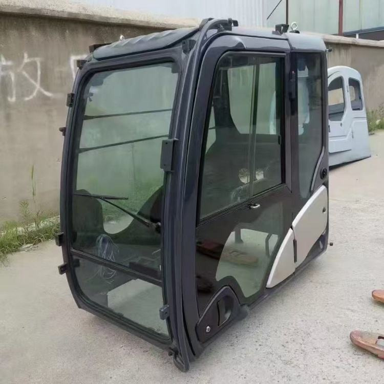 HITACHI ZX210-3 - Кабина для Экскаваторов: фото 1 HITACHI ZX210-3 - Кабина для Экскаваторов: фото 1