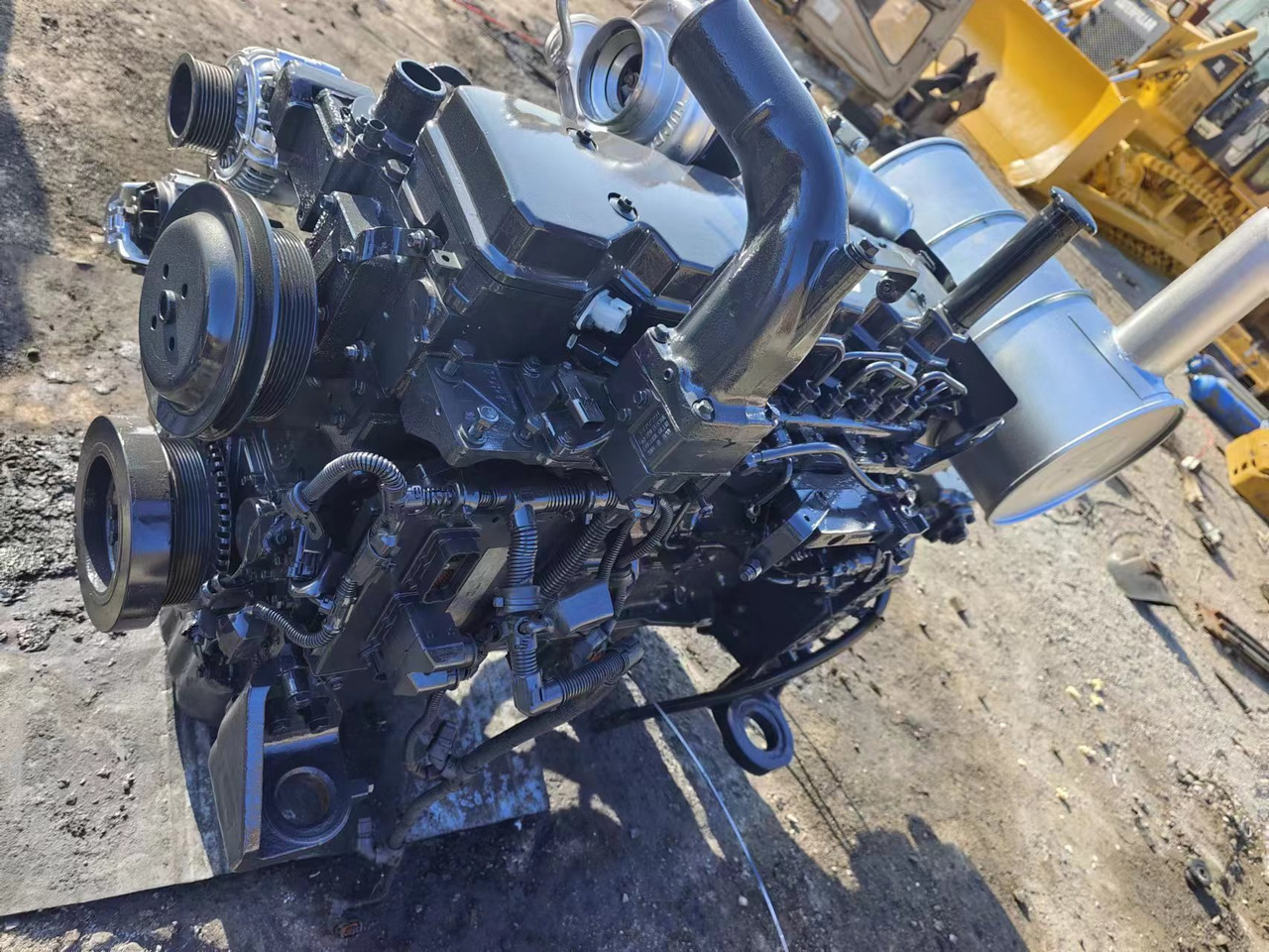 KOMATSU 6D107E-1 - Двигатель для Экскаваторов: фото 1 KOMATSU 6D107E-1 - Двигатель для Экскаваторов: фото 1