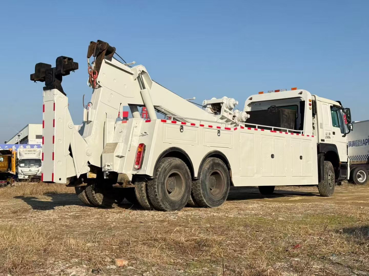 SINOTRUK 6×4 - Эвакуатор: фото 4 SINOTRUK 6×4 - Эвакуатор: фото 4