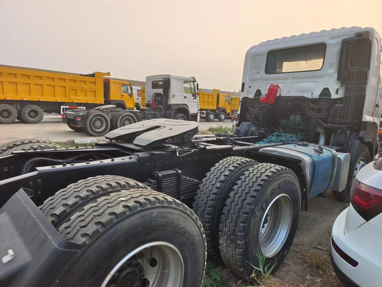 HINO HINO 700,6×4 - Тягач: фото 1 HINO HINO 700,6×4 - Тягач: фото 1