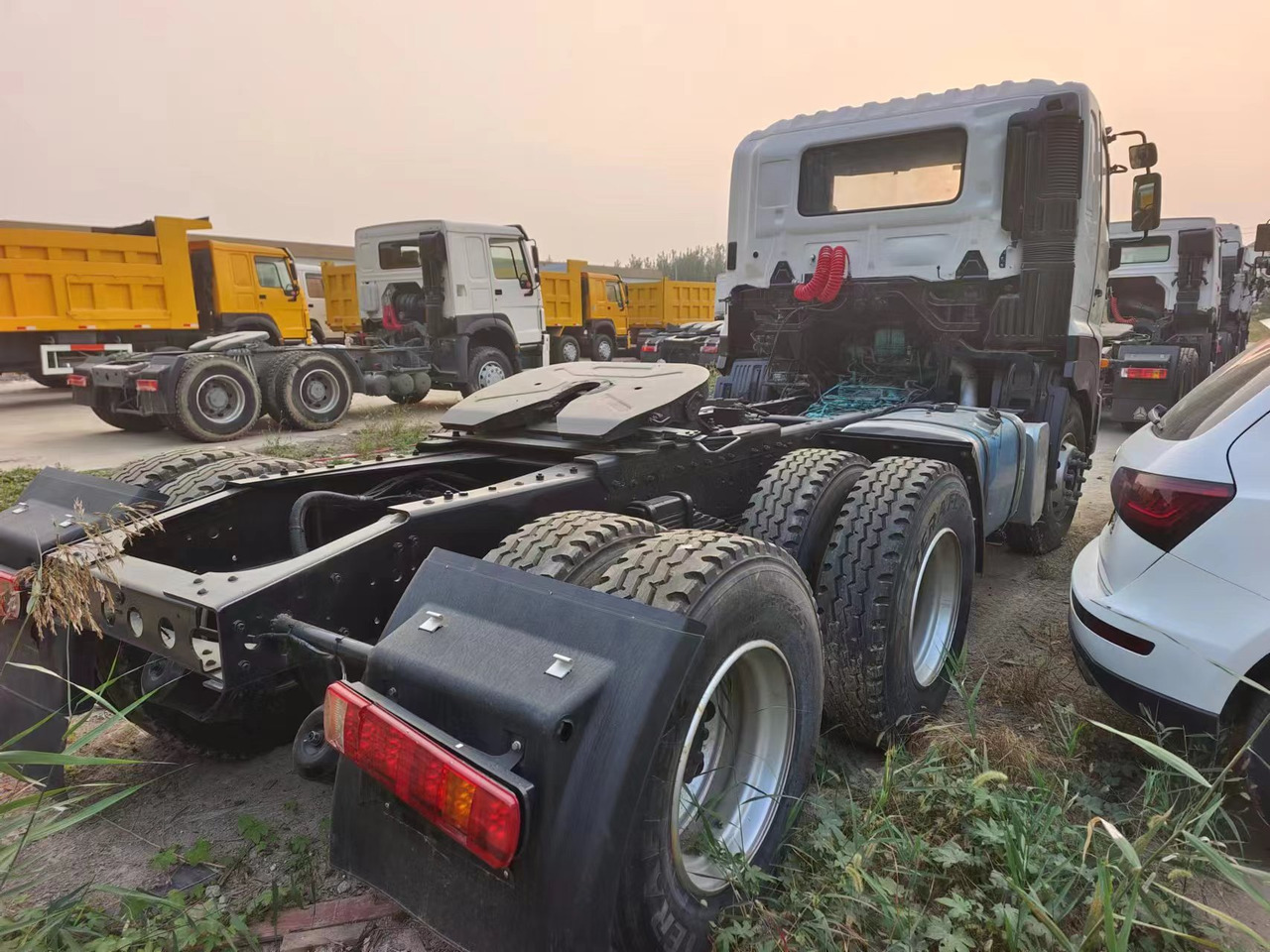 HINO HINO 700,6×4 - Тягач: фото 4 HINO HINO 700,6×4 - Тягач: фото 4