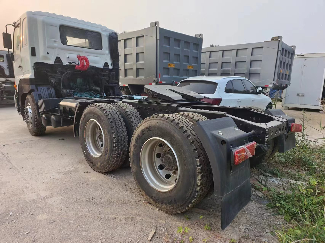 HINO HINO 700 - Тягач: фото 1 HINO HINO 700 - Тягач: фото 1