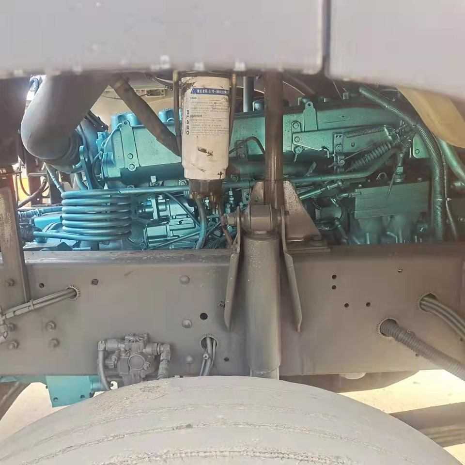 SINOTRUK HOWO 371,6×4 - Тягач: фото 4 SINOTRUK HOWO 371,6×4 - Тягач: фото 4