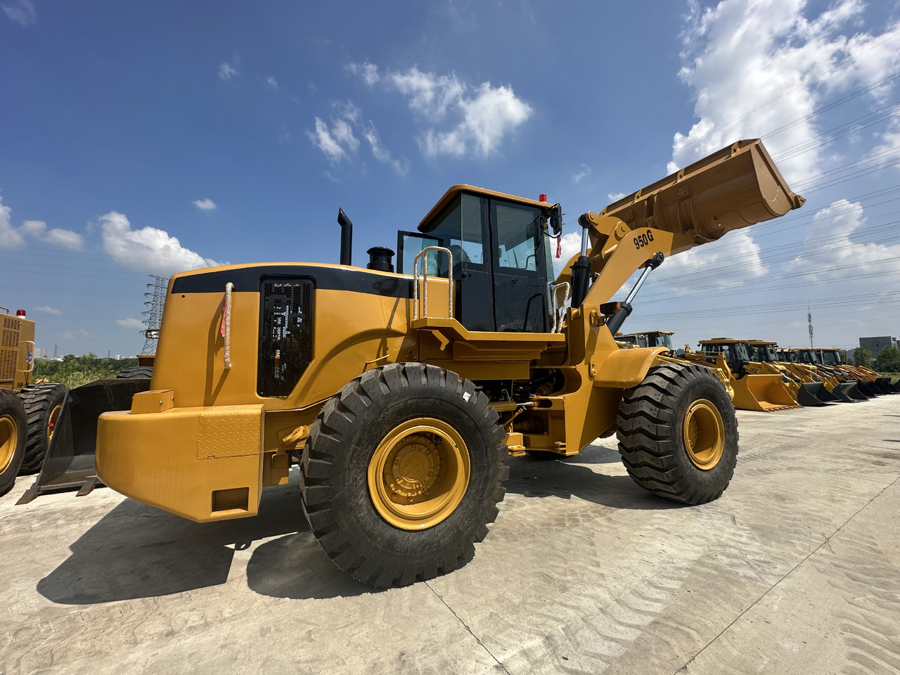 BACKHOE LOADER Used High Quality CAT 950G Wheel Loader on Hot Sale CAT in Stock for Sale - Колёсный погрузчик: фото 1 BACKHOE LOADER Used High Quality CAT 950G Wheel Loader on Hot Sale CAT in Stock for Sale - Колёсный погрузчик: фото 1