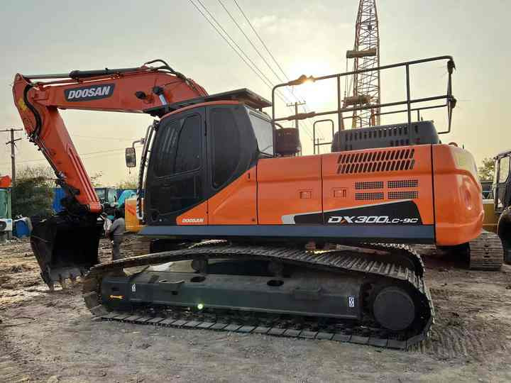 Doosan Construction Equipment Dx300 , Used Earth-moving Machine Doosan Excavator , Doosan Heavy Machines for Sale - Экскаватор: фото 2 Doosan Construction Equipment Dx300 , Used Earth-moving Machine Doosan Excavator , Doosan Heavy Machines for Sale - Экскаватор: фото 2
