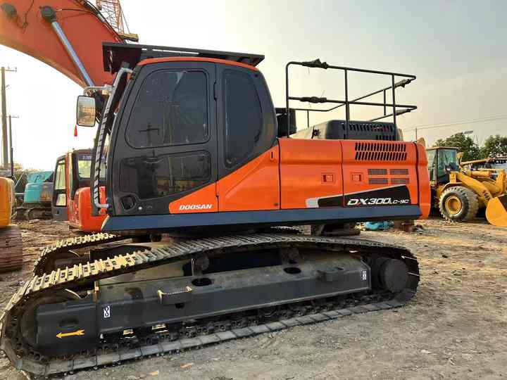 Doosan Construction Equipment Dx300 , Used Earth-moving Machine Doosan Excavator , Doosan Heavy Machines for Sale - Экскаватор: фото 3 Doosan Construction Equipment Dx300 , Used Earth-moving Machine Doosan Excavator , Doosan Heavy Machines for Sale - Экскаватор: фото 3