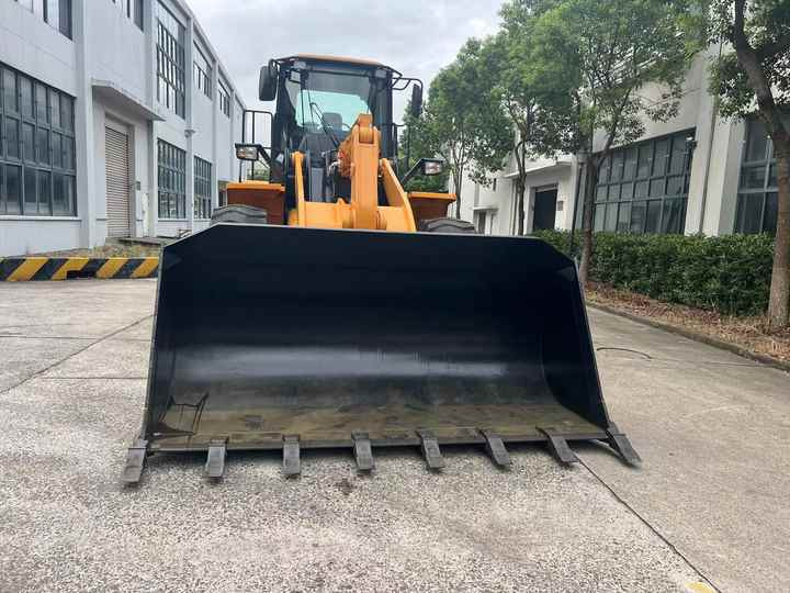 Excellent Condition China Famous Brand LiuGong Brand Wheel Loader Used 856 Loader Used 50 Front End Loader for Sale Price - Колёсный погрузчик: фото 5 Excellent Condition China Famous Brand LiuGong Brand Wheel Loader Used 856 Loader Used 50 Front End Loader for Sale Price - Колёсный погрузчик: фото 5