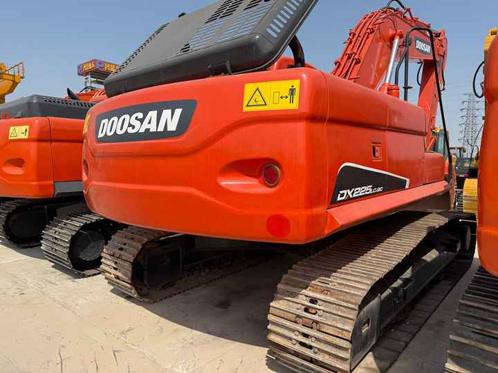 Heavy-Duty Doosan DX225LC-9C Excavator for Mining & Construction - Well-Maintained, Warranty Included - Гусеничный экскаватор: фото 4 Heavy-Duty Doosan DX225LC-9C Excavator for Mining & Construction - Well-Maintained, Warranty Included - Гусеничный экскаватор: фото 4