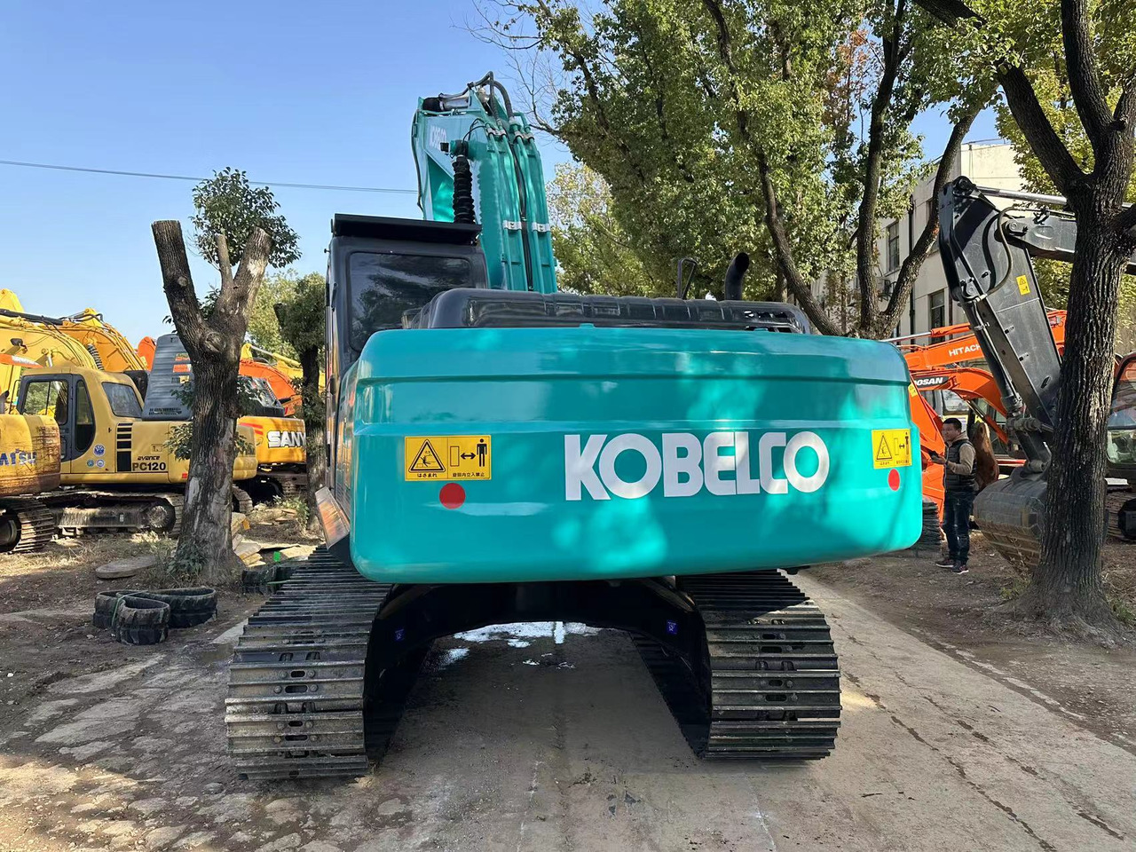 Second-hand High Quality Big Excavator KOBELCO SK200D - Гусеничный экскаватор: фото 3 Second-hand High Quality Big Excavator KOBELCO SK200D - Гусеничный экскаватор: фото 3