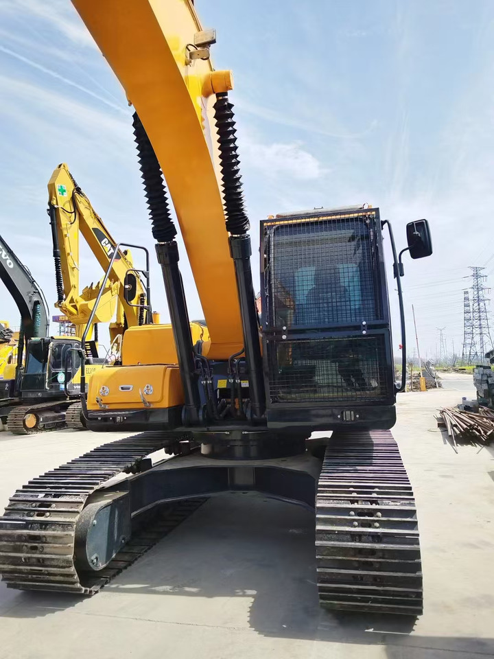 CRAWLER EXCAVATOR Hyundai Digger 220lc-9s Second Hand Korea Made High Performance Machine Hyundai Excavator for Sale - Строительная техника: фото 3 CRAWLER EXCAVATOR Hyundai Digger 220lc-9s Second Hand Korea Made High Performance Machine Hyundai Excavator for Sale - Строительная техника: фото 3