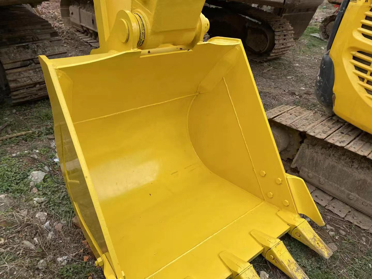 KOMATSU Used Excavator PC200-7 second-hand high quality - Строительная техника: фото 2 KOMATSU Used Excavator PC200-7 second-hand high quality - Строительная техника: фото 2