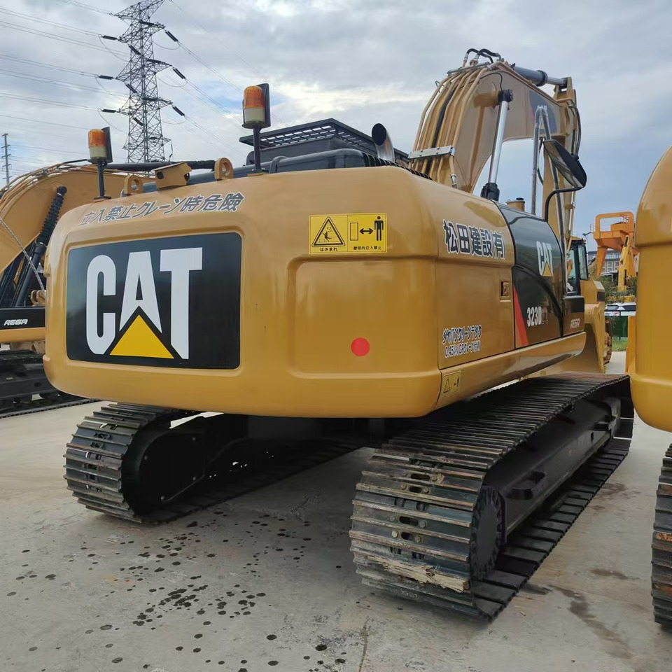 Used high quality excavator CAT 323D2L Made in Japan - Строительная техника: фото 5 Used high quality excavator CAT 323D2L Made in Japan - Строительная техника: фото 5