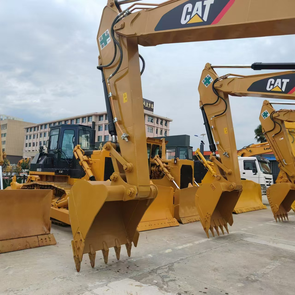 Used high quality excavator CAT 323D2L Made in Japan - Строительная техника: фото 4 Used high quality excavator CAT 323D2L Made in Japan - Строительная техника: фото 4