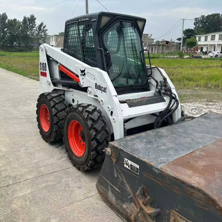 Мини-погрузчик с бортовым поворотом USED BOBCAT S160 Skid-steer Loader Bobcat S160 Carry Sweeper with Very Good Performance Is for Sale at a Low Price. [ Copy ]: фото 1