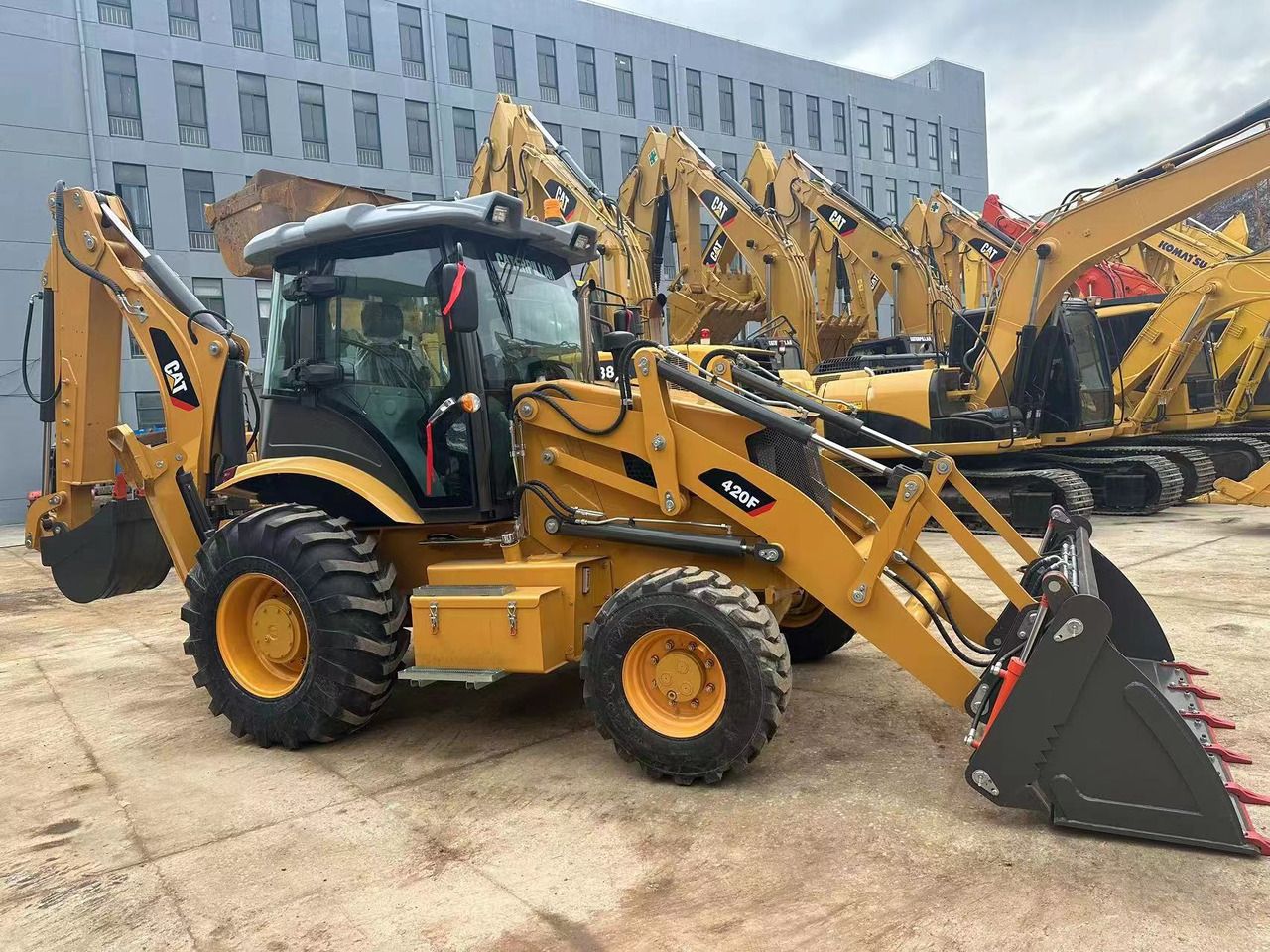 Used Backhoe High Quality CAT 420F - Экскаватор-погрузчик: фото 2 Used Backhoe High Quality CAT 420F - Экскаватор-погрузчик: фото 2