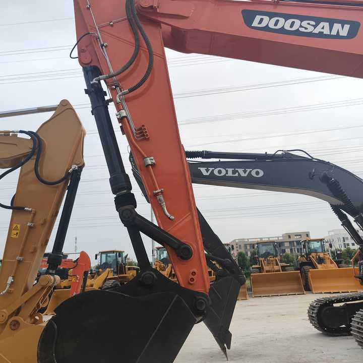 Used Digger DOOSAN DX300 Construction Machinery Construction Digger Used DOOSAN DX300 Cheap Excavator - Гусеничный экскаватор: фото 5 Used Digger DOOSAN DX300 Construction Machinery Construction Digger Used DOOSAN DX300 Cheap Excavator - Гусеничный экскаватор: фото 5