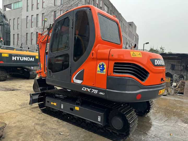 Used Digger DOOSAN DX75 Construction Machinery Construction Digger Used DOOSAN DX75 Cheap Excavator - Гусеничный экскаватор: фото 5 Used Digger DOOSAN DX75 Construction Machinery Construction Digger Used DOOSAN DX75 Cheap Excavator - Гусеничный экскаватор: фото 5