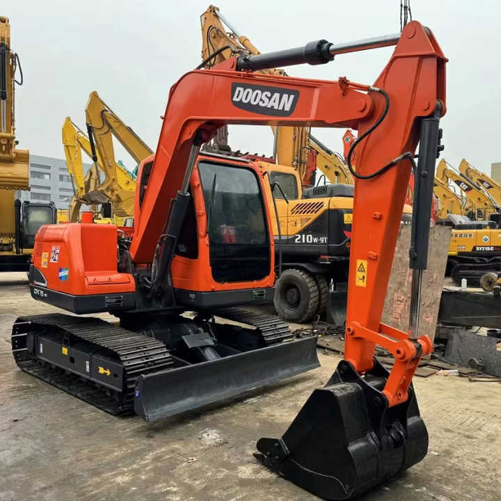 Used Digger DOOSAN DX75 Construction Machinery Construction Digger Used DOOSAN DX75 Cheap Excavator - Гусеничный экскаватор: фото 1 Used Digger DOOSAN DX75 Construction Machinery Construction Digger Used DOOSAN DX75 Cheap Excavator - Гусеничный экскаватор: фото 1