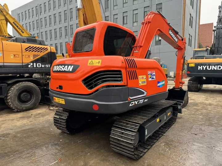 Used Digger DOOSAN DX75 Construction Machinery Construction Digger Used DOOSAN DX75 Cheap Excavator - Гусеничный экскаватор: фото 2 Used Digger DOOSAN DX75 Construction Machinery Construction Digger Used DOOSAN DX75 Cheap Excavator - Гусеничный экскаватор: фото 2