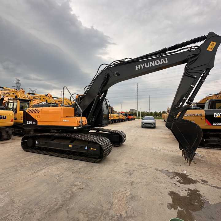 Used Hyundai 225LC-9S Excavator with Excellent Performance for Sale - Гусеничный экскаватор: фото 2 Used Hyundai 225LC-9S Excavator with Excellent Performance for Sale - Гусеничный экскаватор: фото 2
