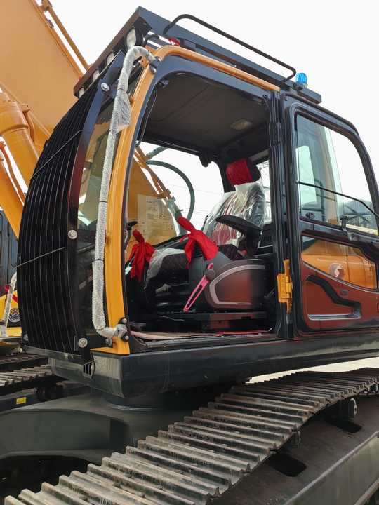 Used Hyundai 305LC-9T Excavator Originated From South Korea Superior Performance Running Working Condition Low Price for Sale - Экскаватор: фото 3 Used Hyundai 305LC-9T Excavator Originated From South Korea Superior Performance Running Working Condition Low Price for Sale - Экскаватор: фото 3