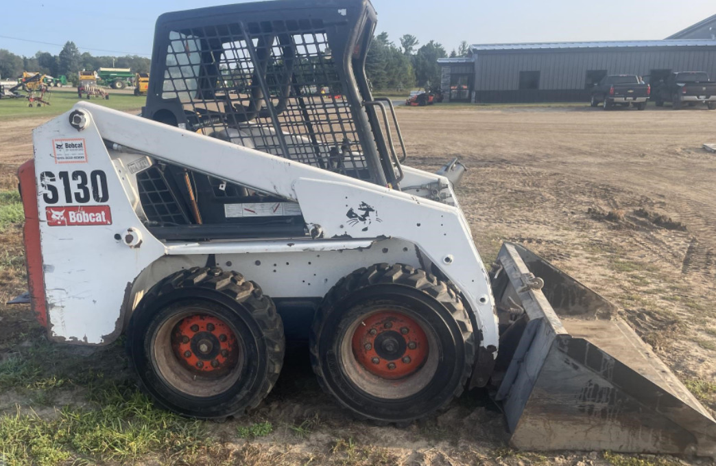 BOBCAT S130 - Мини-погрузчик с бортовым поворотом: фото 1 BOBCAT S130 - Мини-погрузчик с бортовым поворотом: фото 1