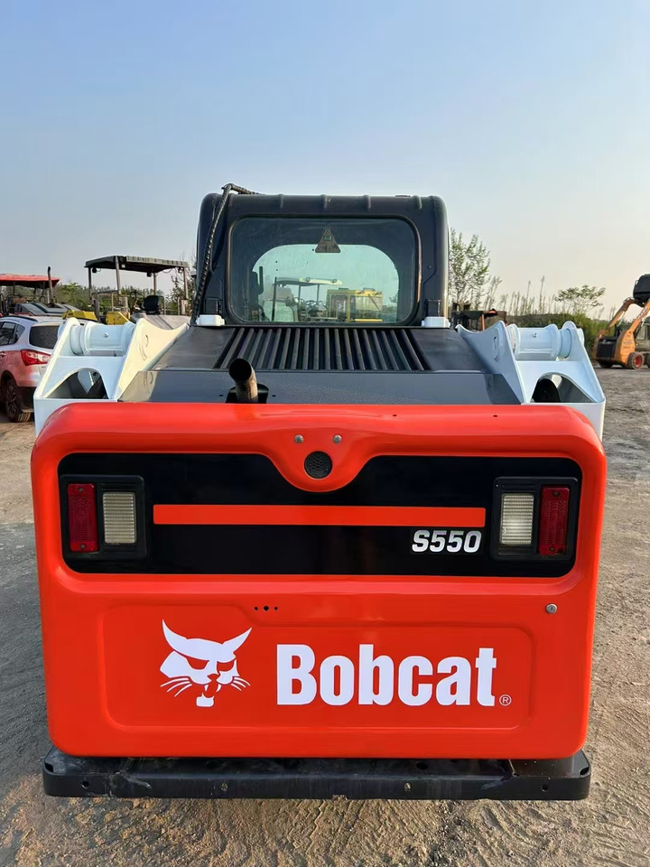 BOBCAT S550 - Мини-погрузчик с бортовым поворотом: фото 3 BOBCAT S550 - Мини-погрузчик с бортовым поворотом: фото 3