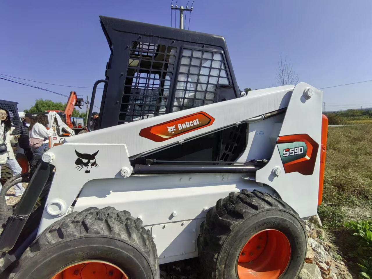 BOBCAT S590 - Мини-погрузчик с бортовым поворотом: фото 3 BOBCAT S590 - Мини-погрузчик с бортовым поворотом: фото 3