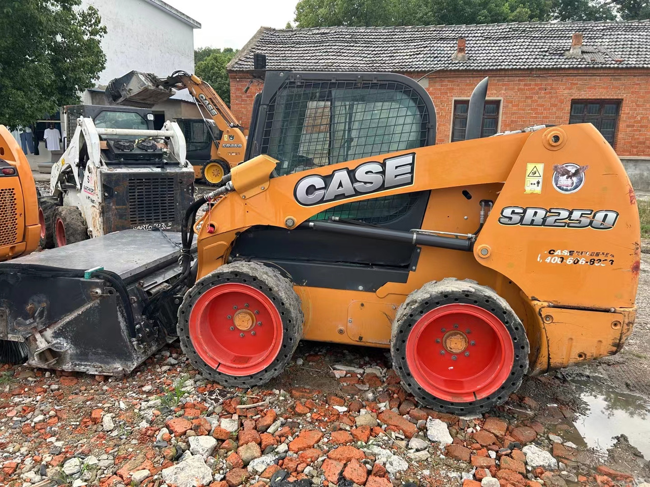 CASE SR250 - Мини-погрузчик с бортовым поворотом: фото 2 CASE SR250 - Мини-погрузчик с бортовым поворотом: фото 2