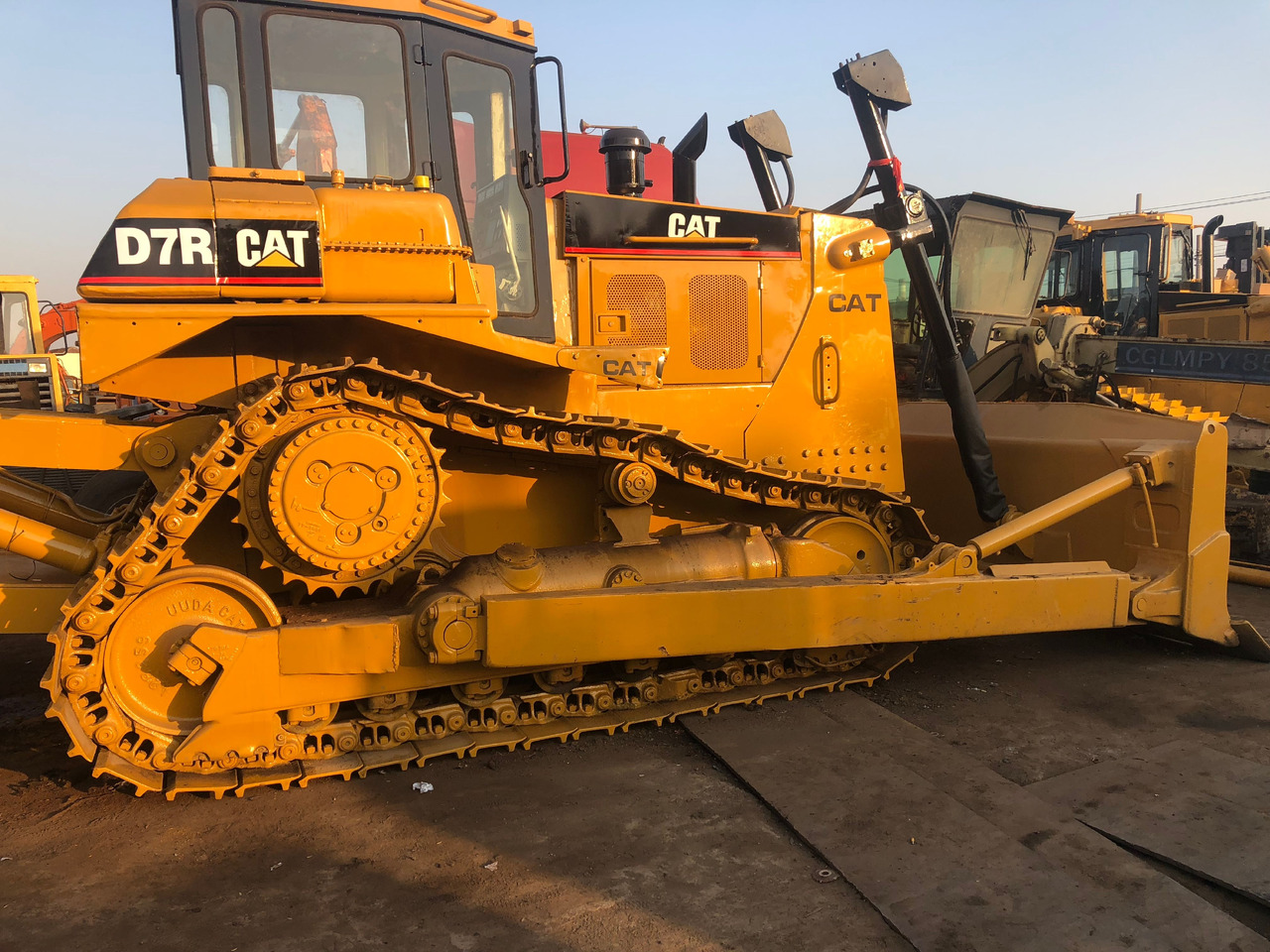 CATERPILLAR D7R - Бульдозер: фото 3 CATERPILLAR D7R - Бульдозер: фото 3