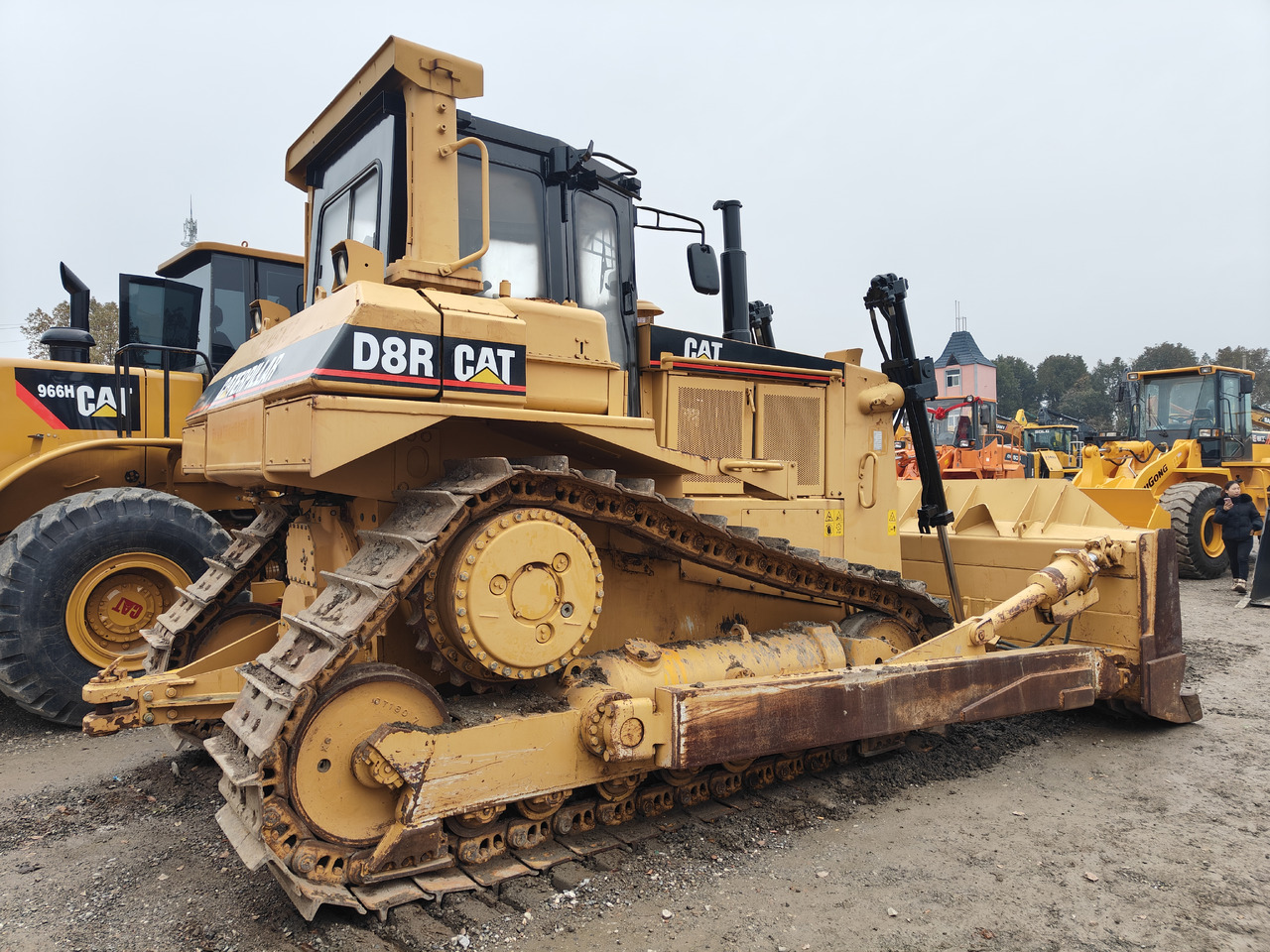 CATERPILLAR D8R - Бульдозер: фото 1 CATERPILLAR D8R - Бульдозер: фото 1