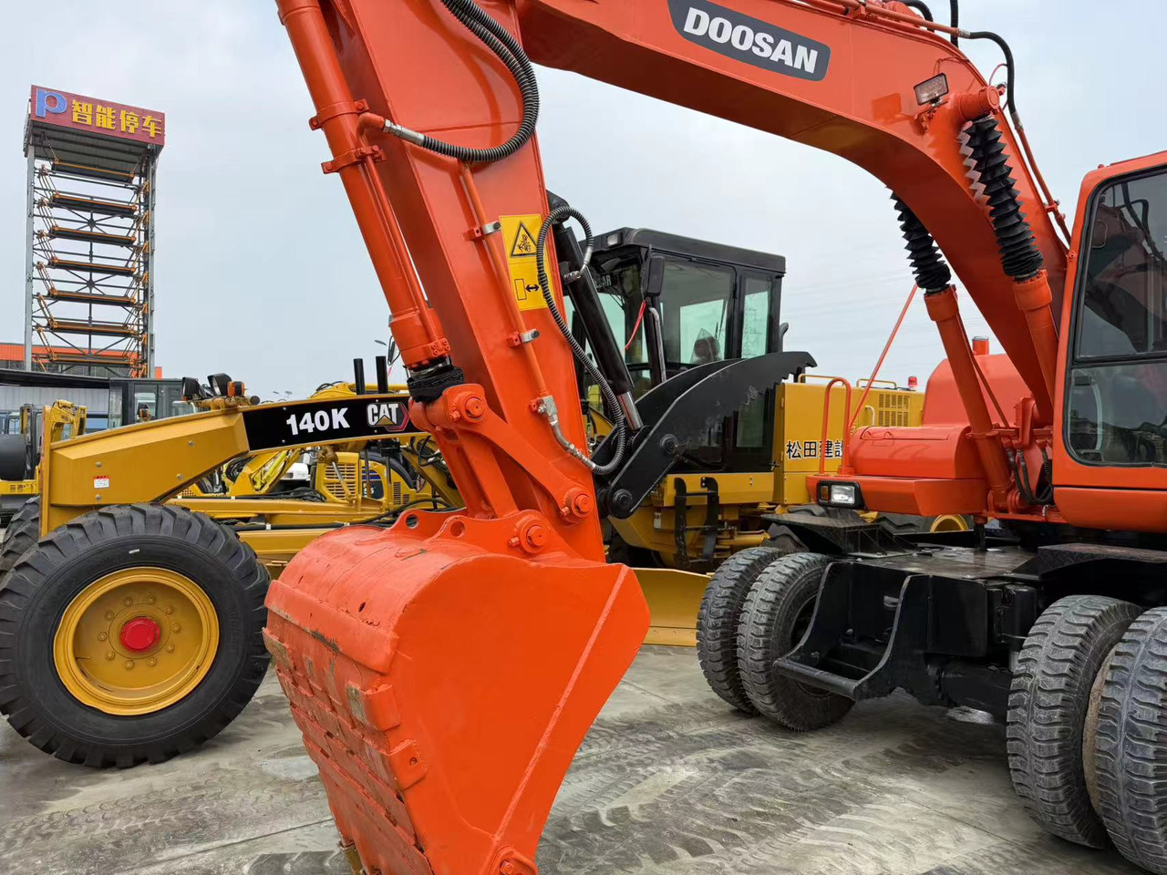 DOOSAN DH150W-7 - Колёсный экскаватор: фото 2 DOOSAN DH150W-7 - Колёсный экскаватор: фото 2