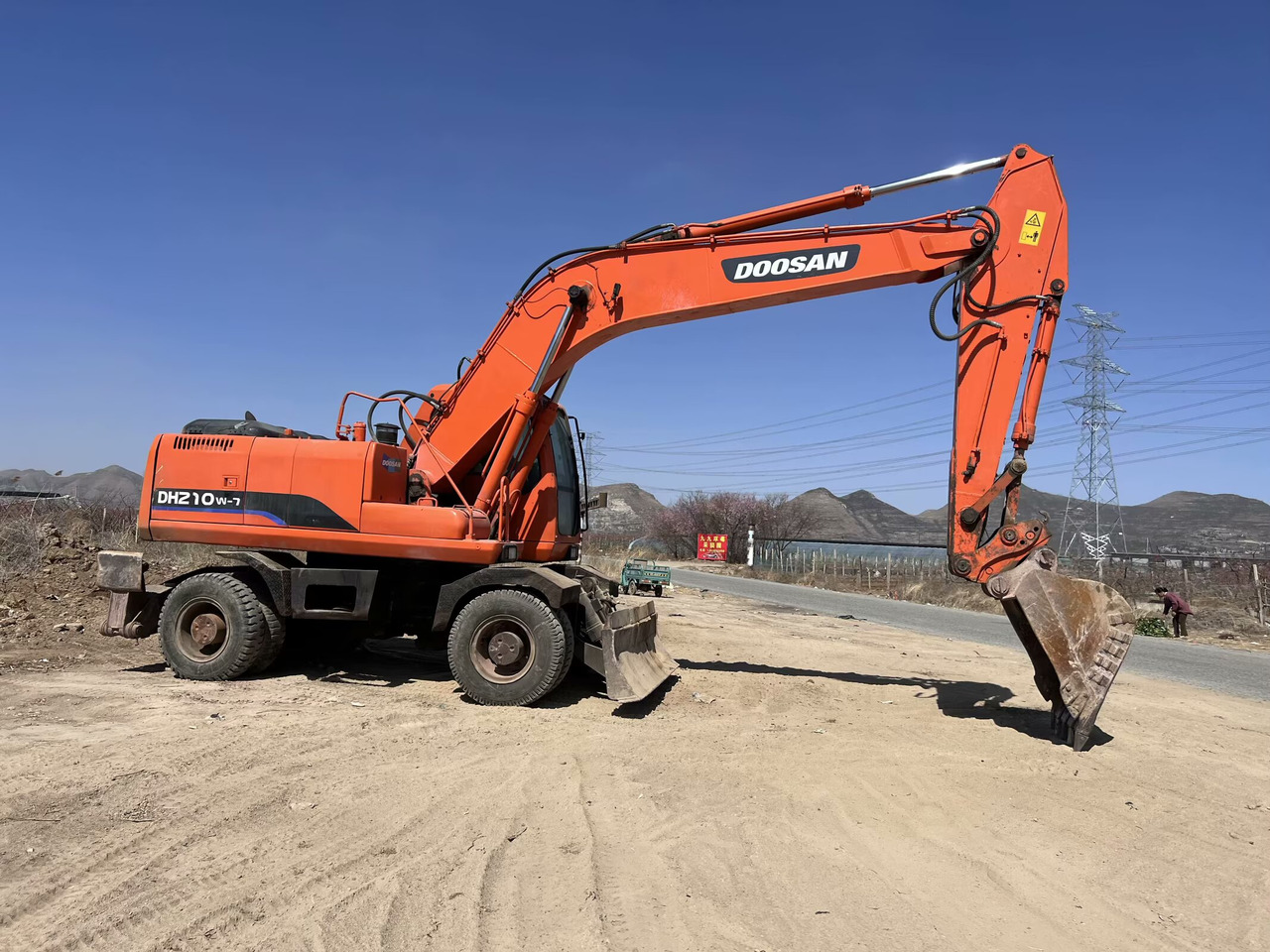 DOOSAN DH210W-7 - Колёсный экскаватор: фото 4 DOOSAN DH210W-7 - Колёсный экскаватор: фото 4