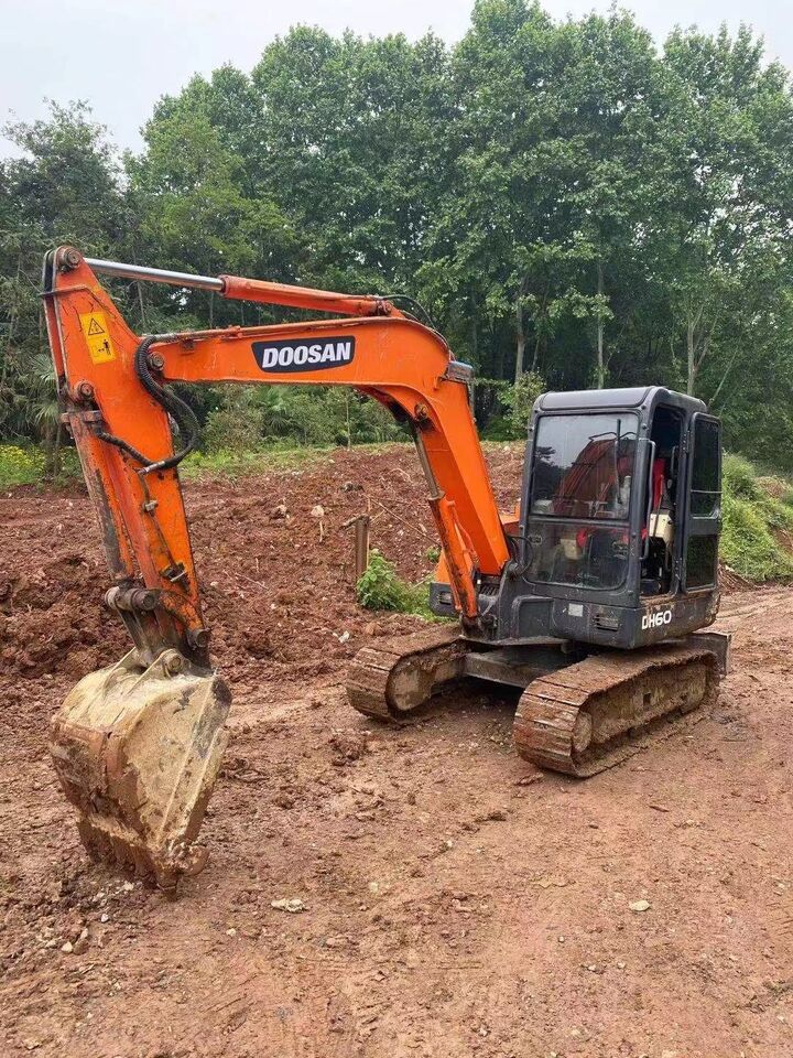 DOOSAN DH60-7 - Мини-экскаватор: фото 1 DOOSAN DH60-7 - Мини-экскаватор: фото 1