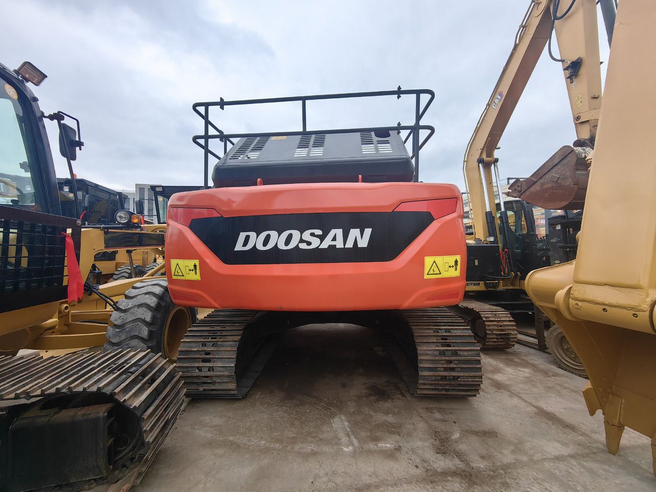 DOOSAN DX225LCA - Гусеничный экскаватор: фото 2 DOOSAN DX225LCA - Гусеничный экскаватор: фото 2